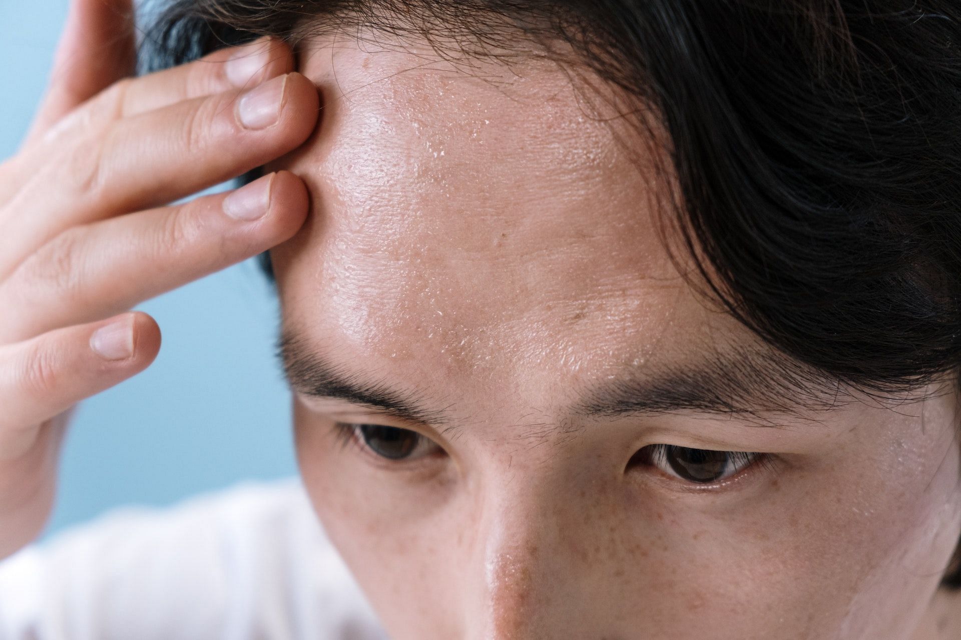 Sweating can lead to pityriasis versicolor. (Photo via Pexels/cottonbro studio)